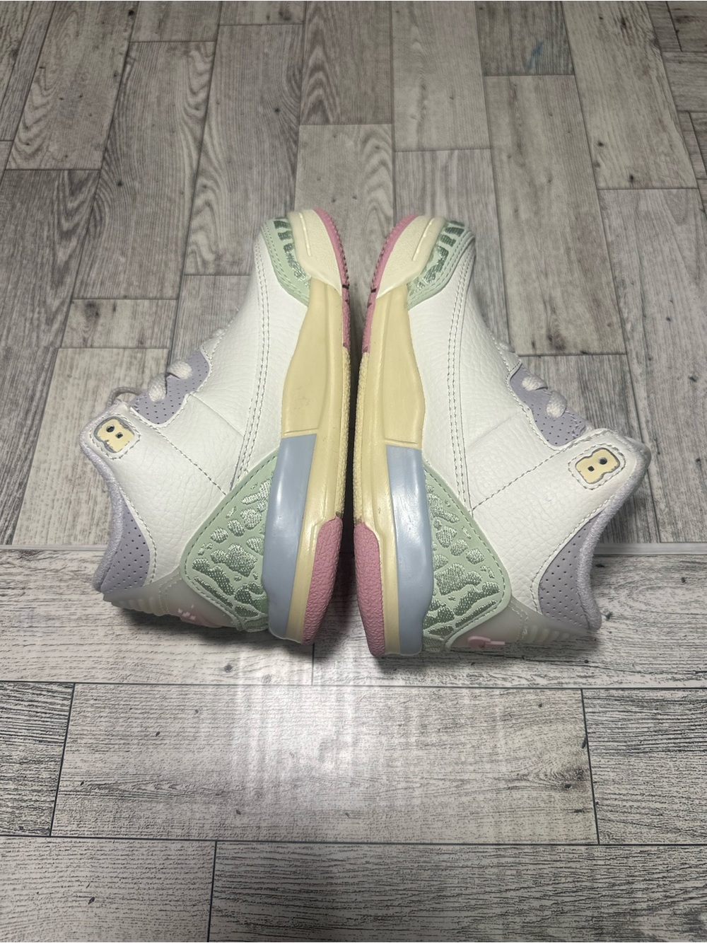 Authentic! Like New! Kids White Pastel Accent JORDAN - size 9C